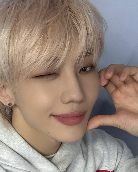 Behind-the-scenes cut of Junhyeok (TNX)