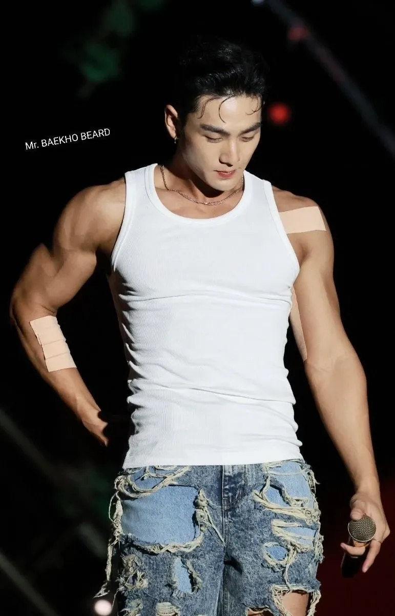 A moment captured by Baekho's fan