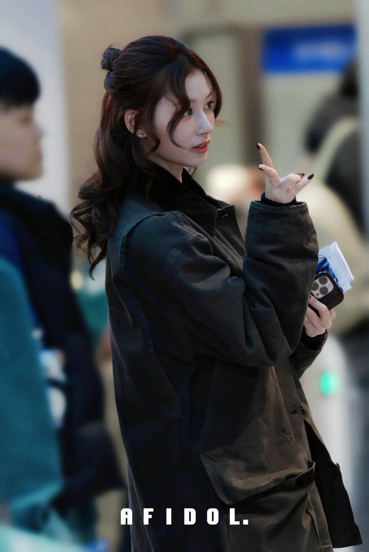 Behind-the-scenes cut of Sana (TWICE)