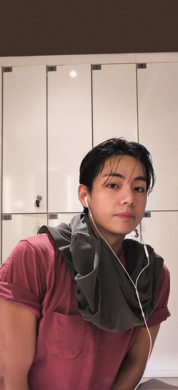 A heartfelt wallpaper shared by V (BTS)'s fans