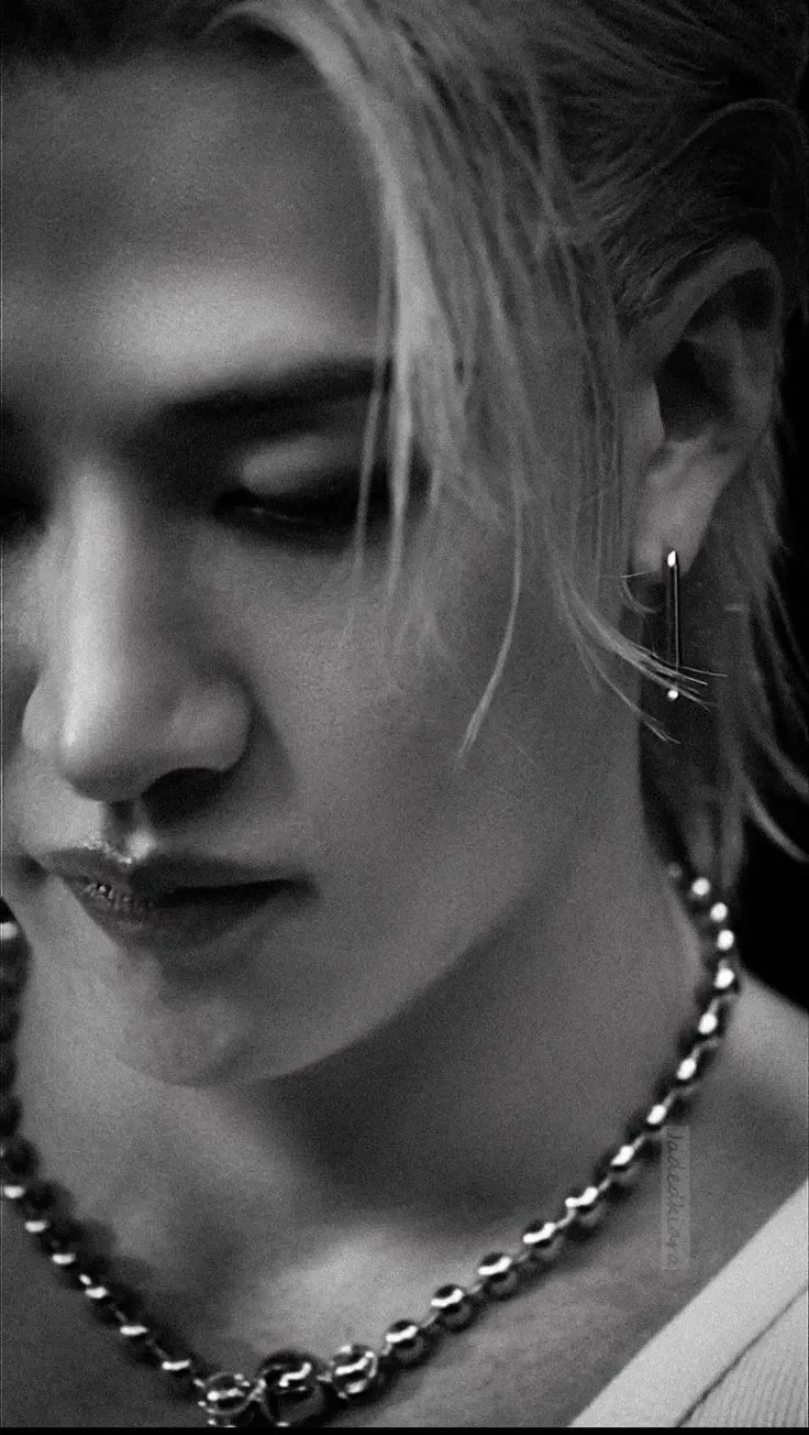 A heartfelt wallpaper shared by バンチャン (Stray Kids)'s fans