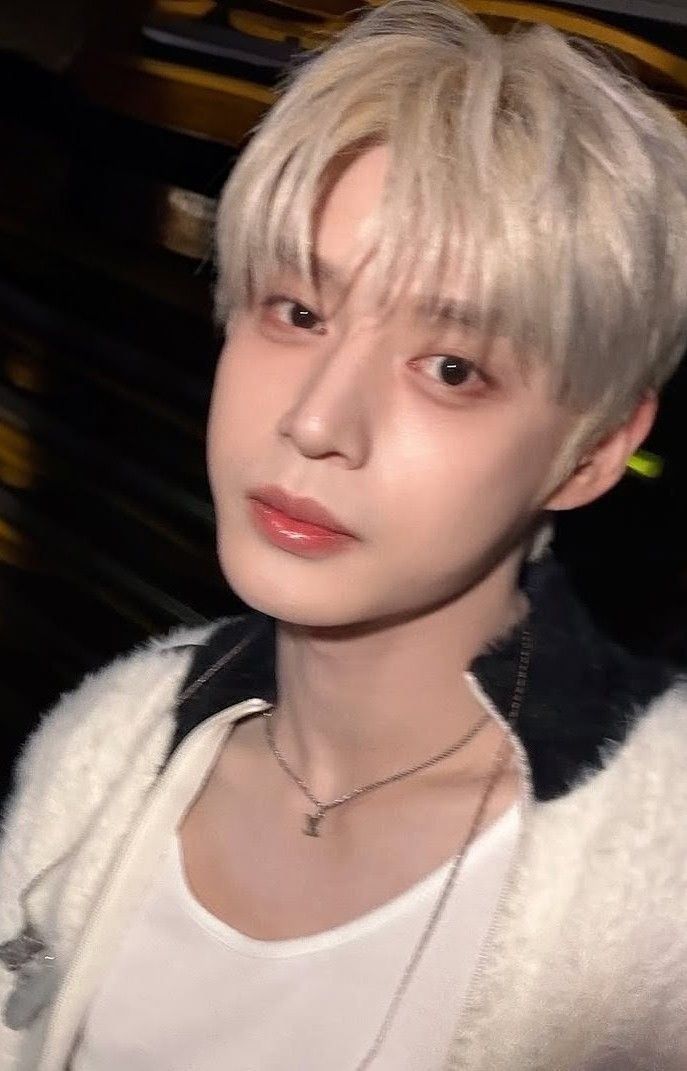 金地雄 (ZEROBASEONE)的最新活動照片