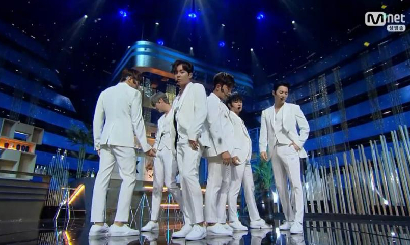 A moment captured by SHINHWA's fan