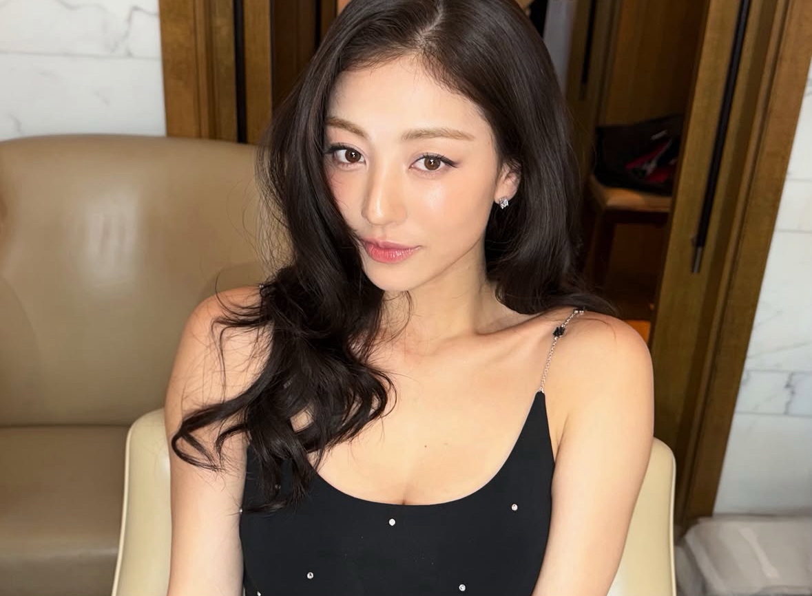 Behind-the-scenes cut of Jihyo (TWICE)