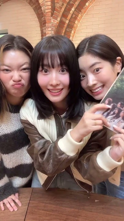 Latest photo of TWICE