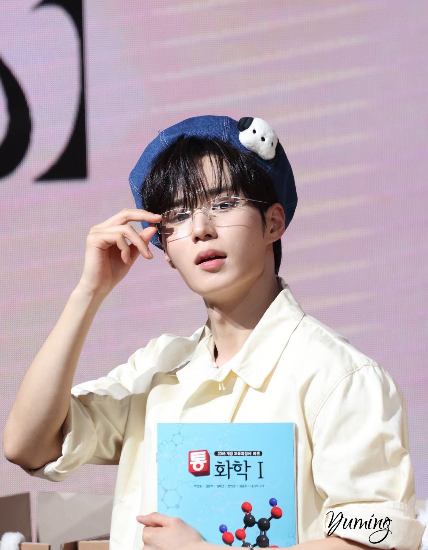 Behind-the-scenes cut of Kim Junseo (ALPHA DRIVE ONE)