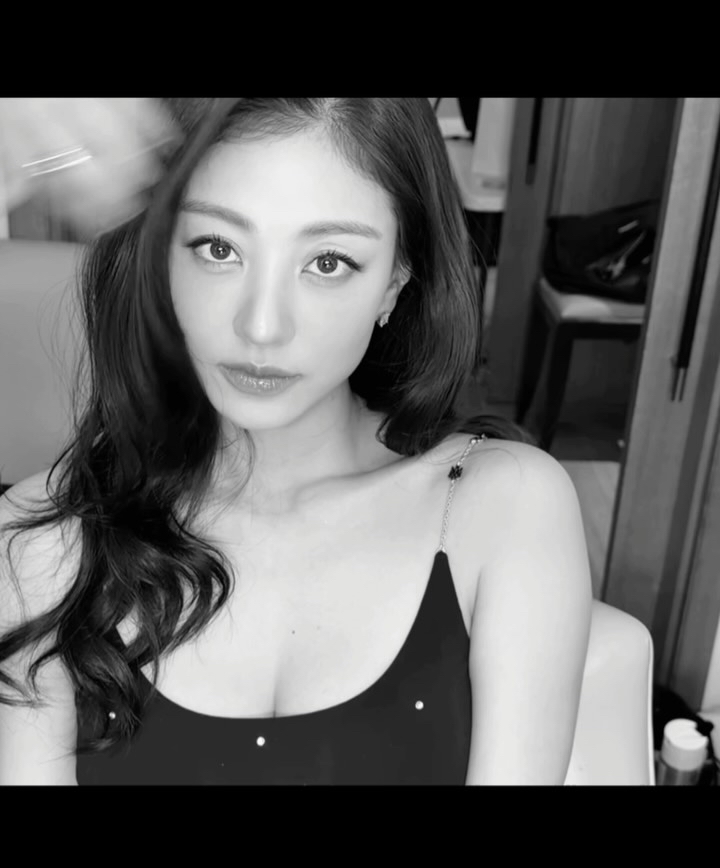 Recent activity shot of Jihyo (TWICE)