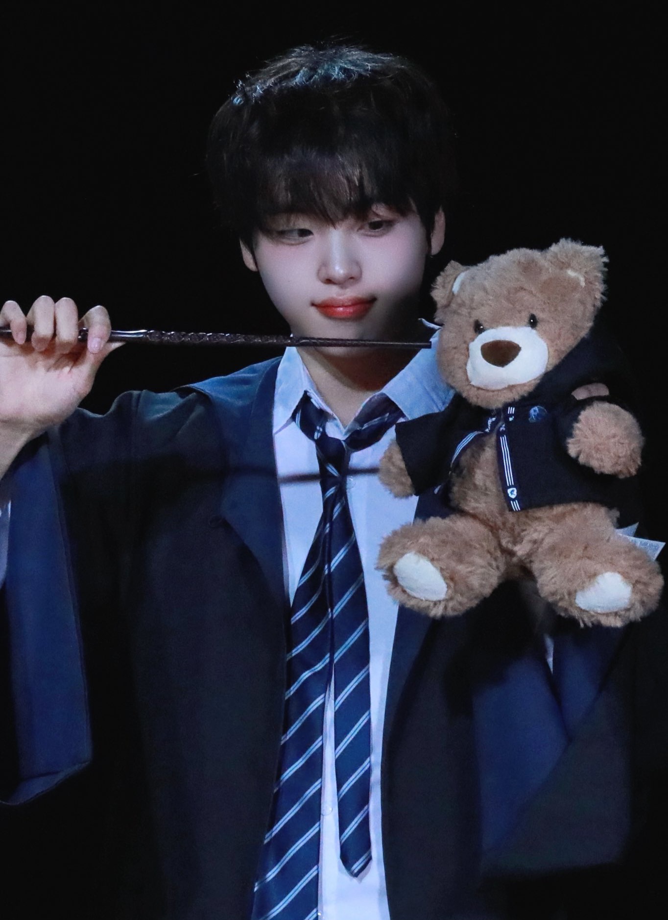 Behind-the-scenes cut of Hyeongjun (CRAVITY)
