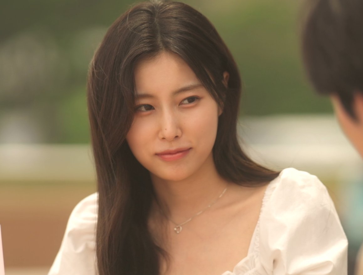 Behind-the-scenes cut of Kang Hyewon