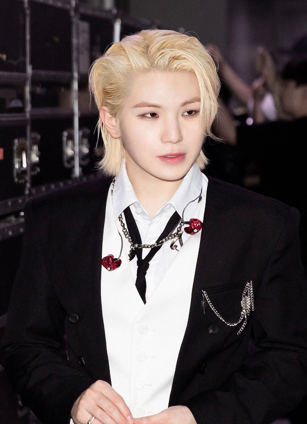 Woozi (SEVENTEEN)的最新活动照片