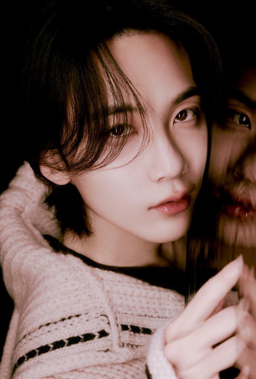 A moment captured by Jeonghan (SEVENTEEN)'s fan