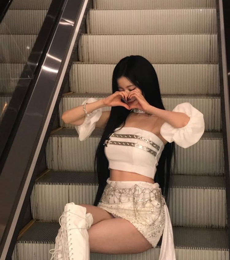 Behind-the-scenes cut of Asa (BABYMONSTER)