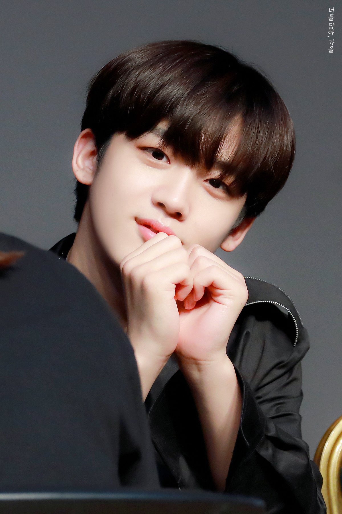 A moment captured by Kim Yohan (WEi)'s fan