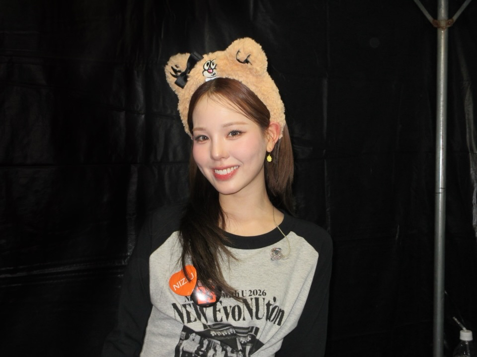 Behind-the-scenes cut of Mako (NiziU)