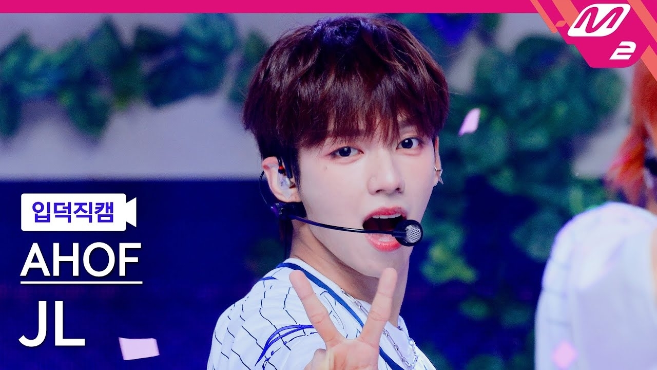 A moment captured by JL (AHOF)'s fan