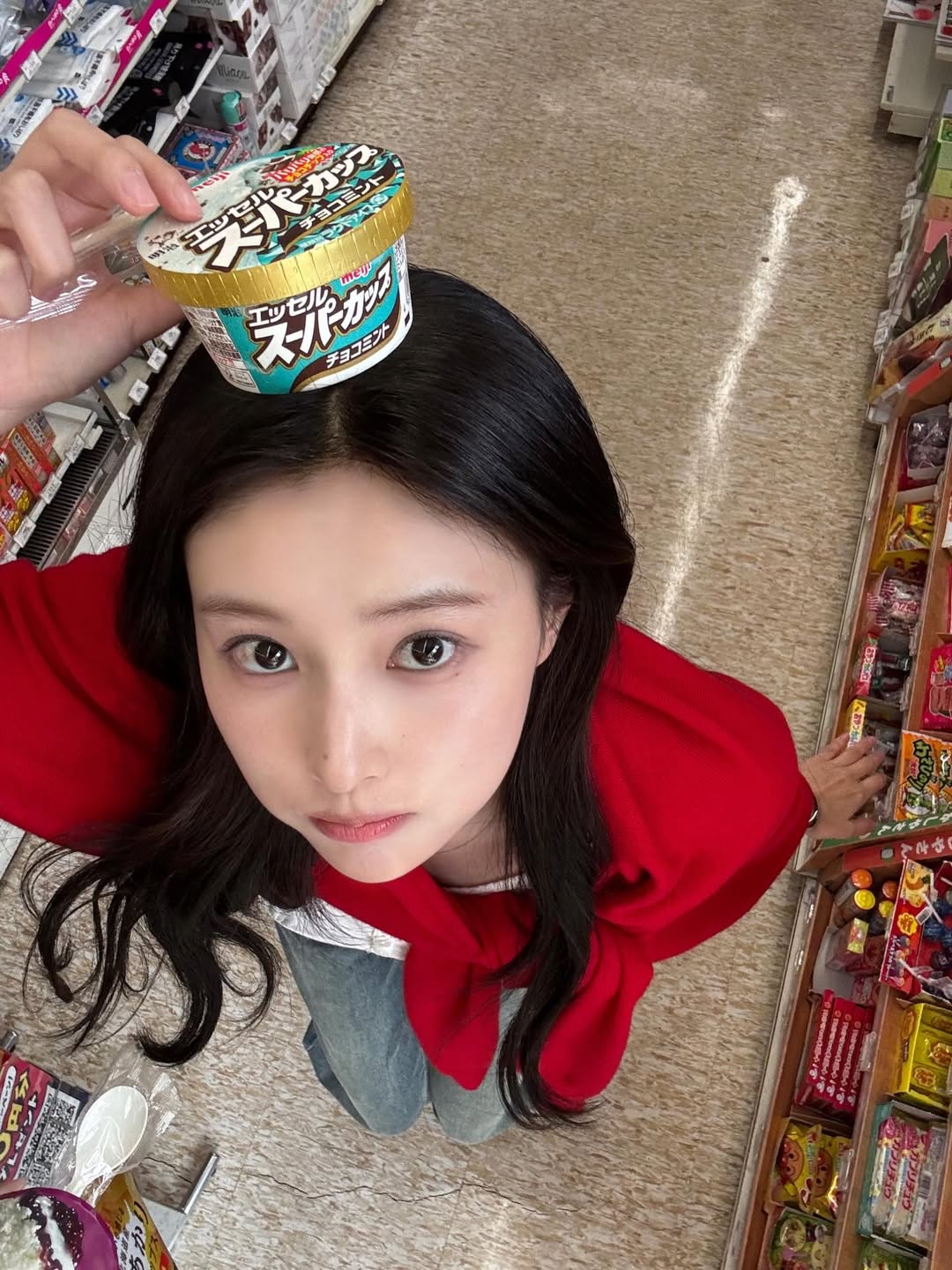 Behind-the-scenes cut of Kang Hyewon