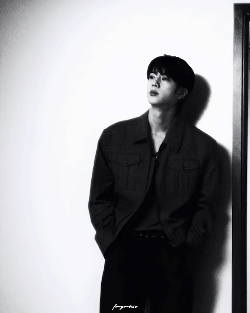 Foto aktivitas terbaru Jin (BTS)