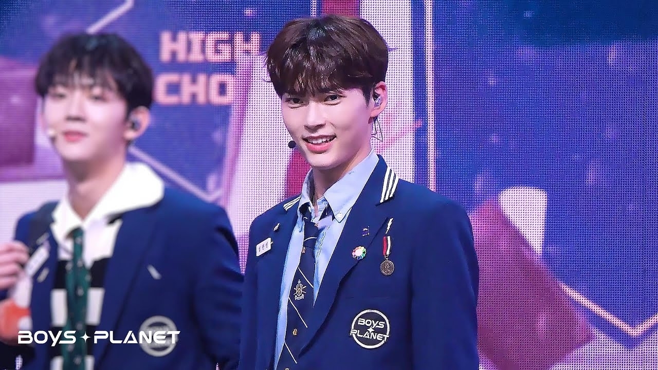 Recent activity shot of Sung Hanbin (ZEROBASEONE)