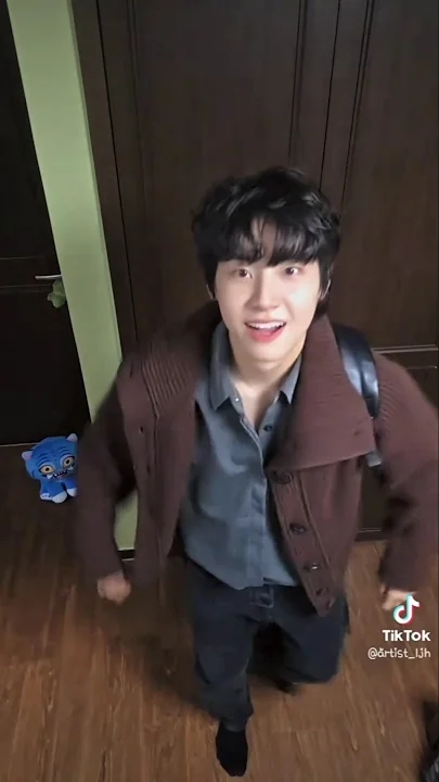 Behind-the-scenes cut of Lee Jinhyuk