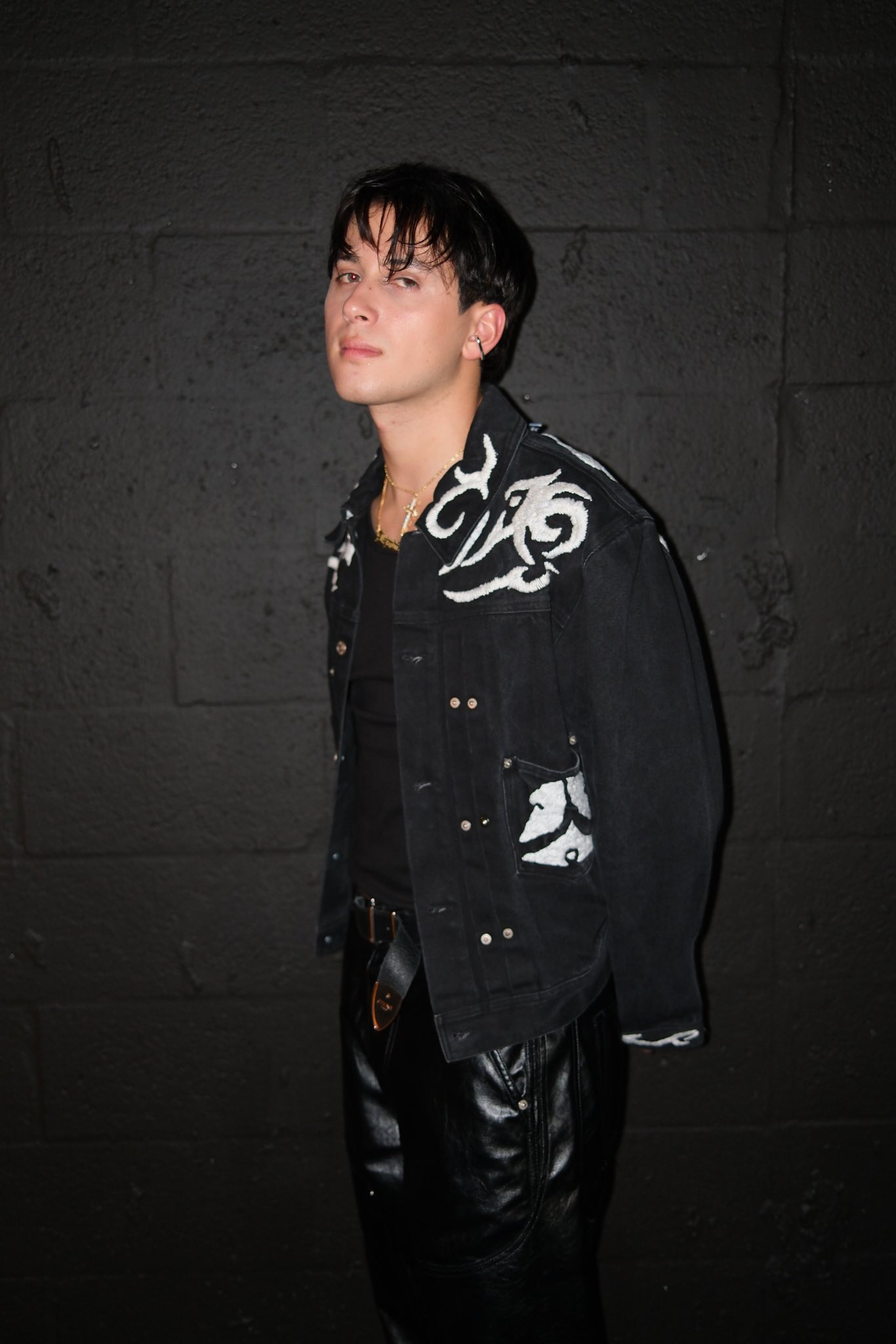 Behind-the-scenes cut of Alejandro (SANTOS BRAVOS)