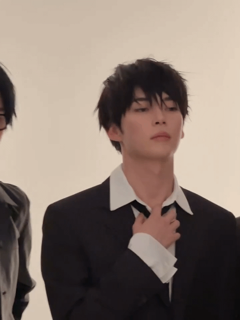 Latest photo of Sung Hanbin (ZEROBASEONE)