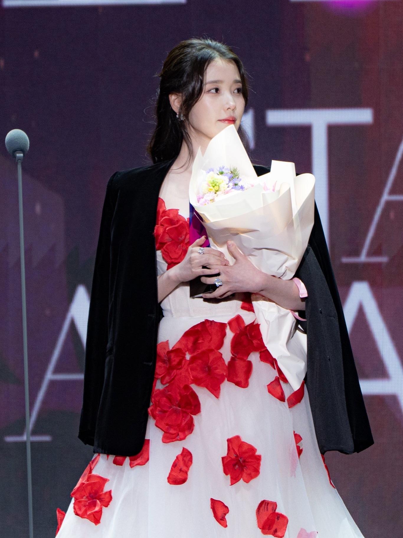 아이유 최근 활동샷