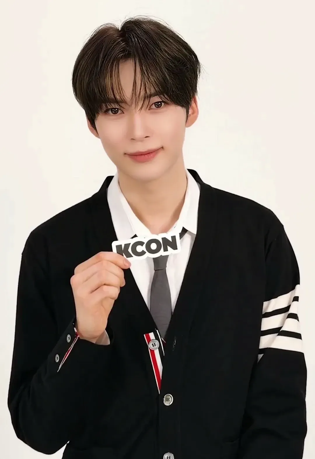 Behind-the-scenes cut of Sung Hanbin (ZEROBASEONE)