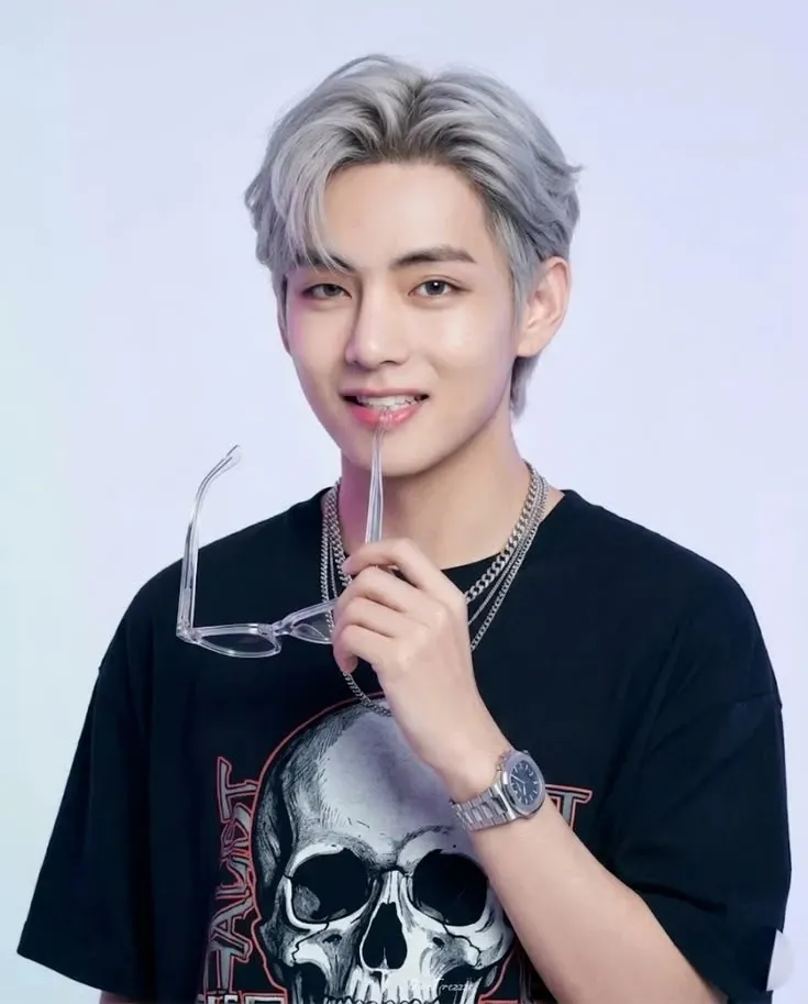 Foto aktivitas terbaru V (BTS)