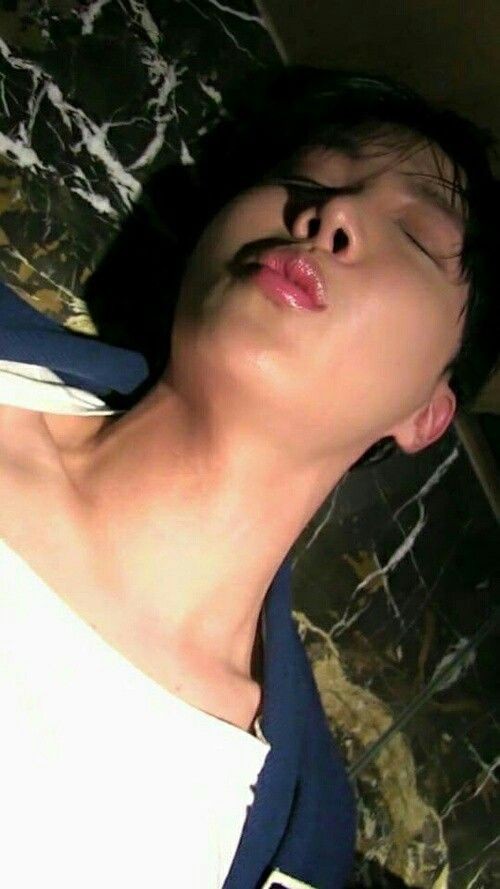 Foto terbaru j-hope (BTS)