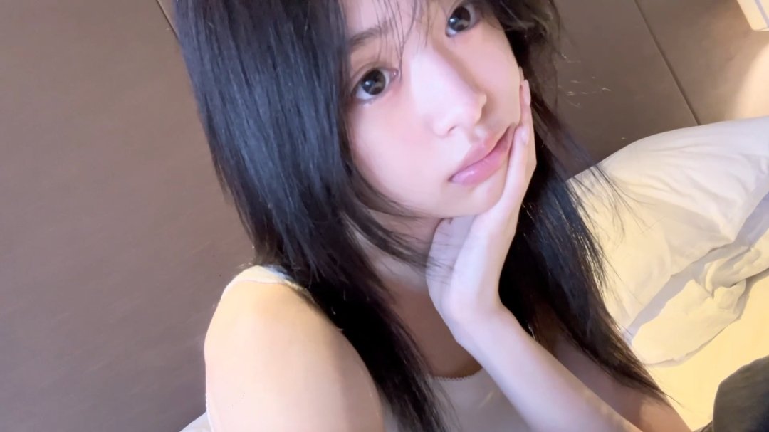 아현 (BABYMONSTER)의 비하인드 컷