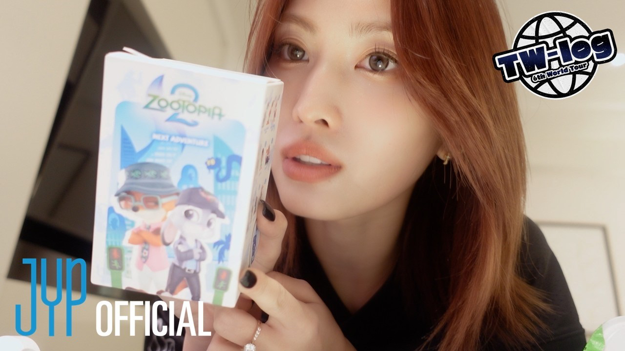 모모 (TWICE)의 최신 사진