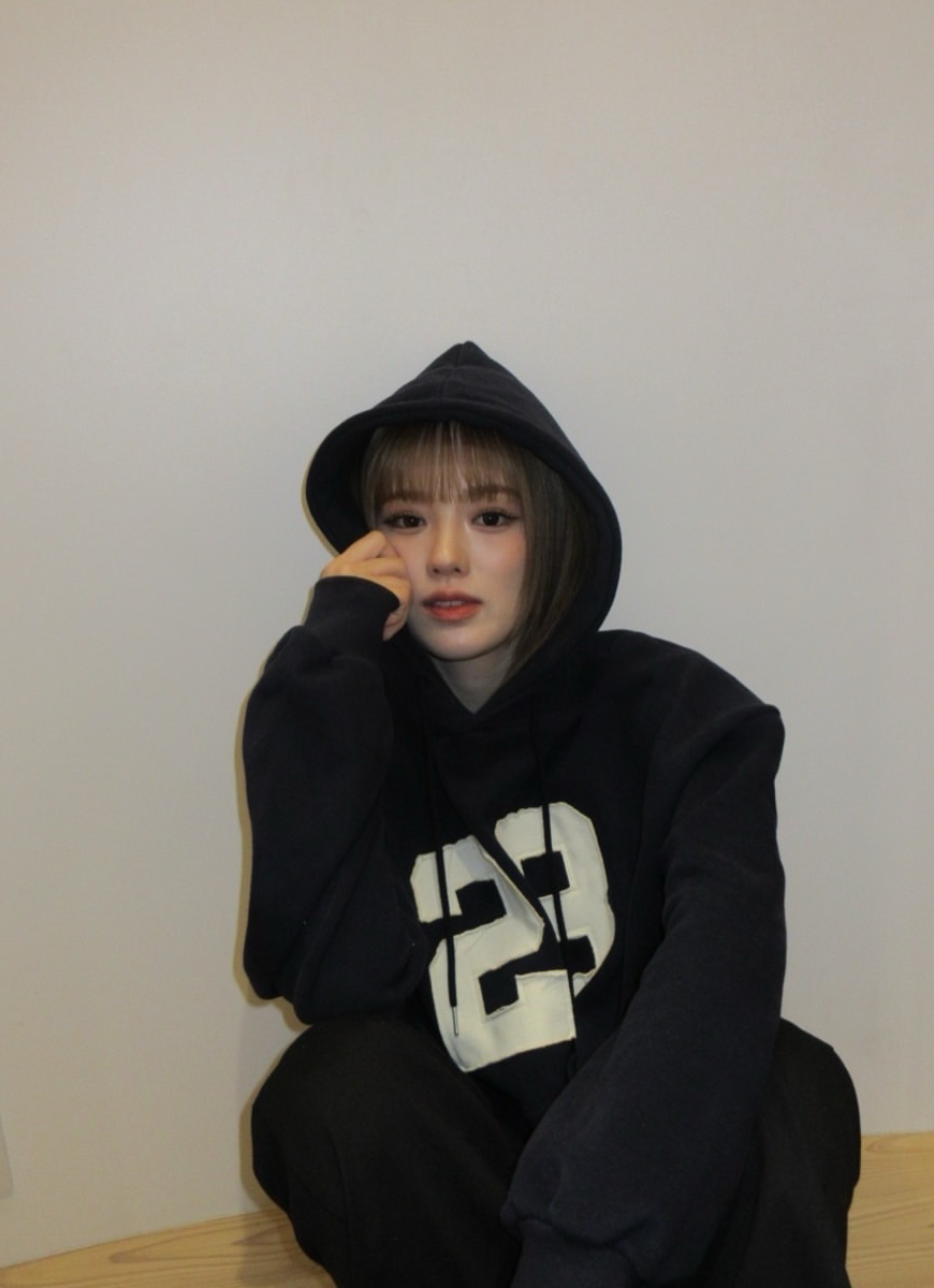 Behind-the-scenes cut of Rio (NiziU)