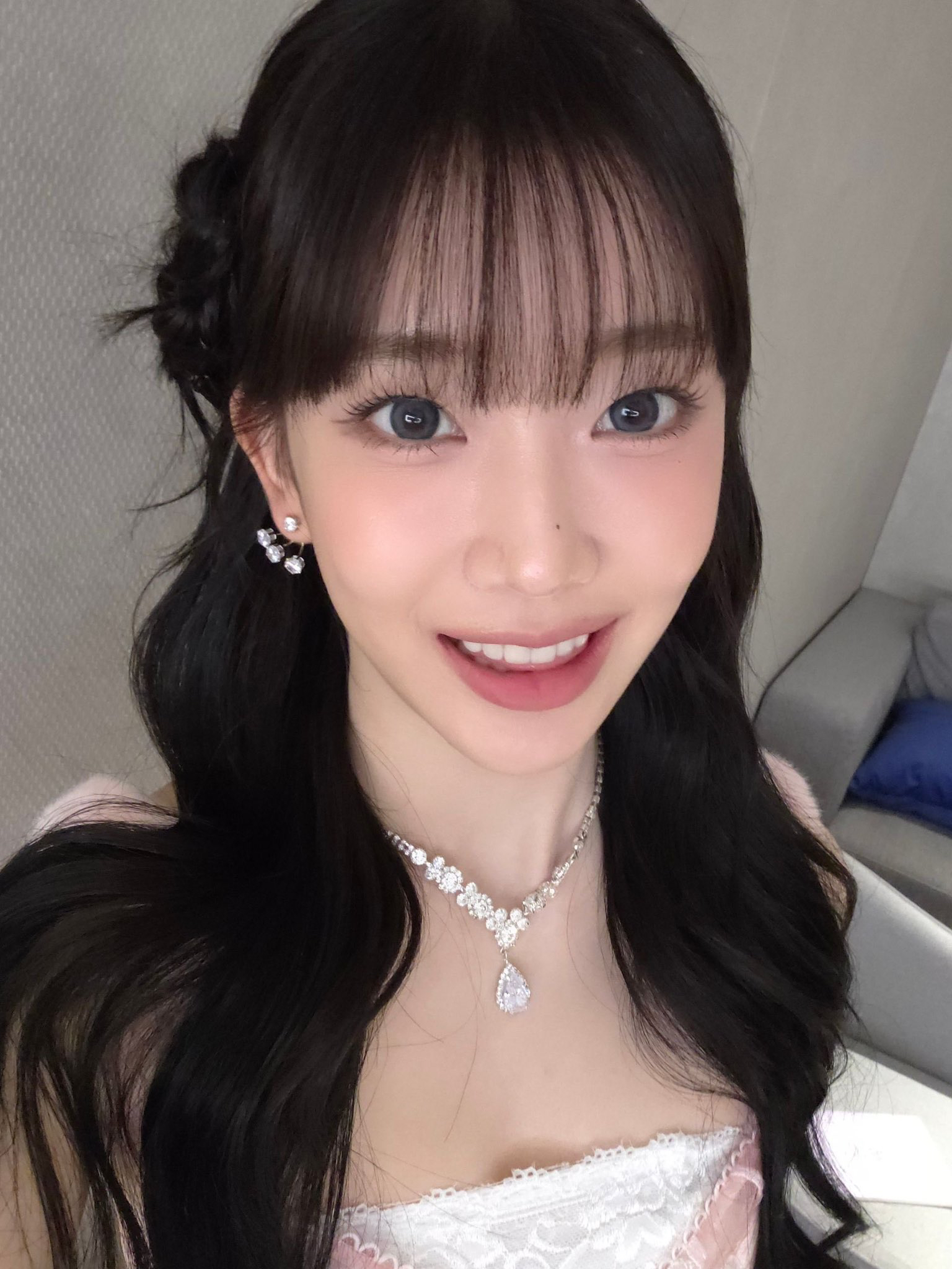 Behind-the-scenes cut of STAYC