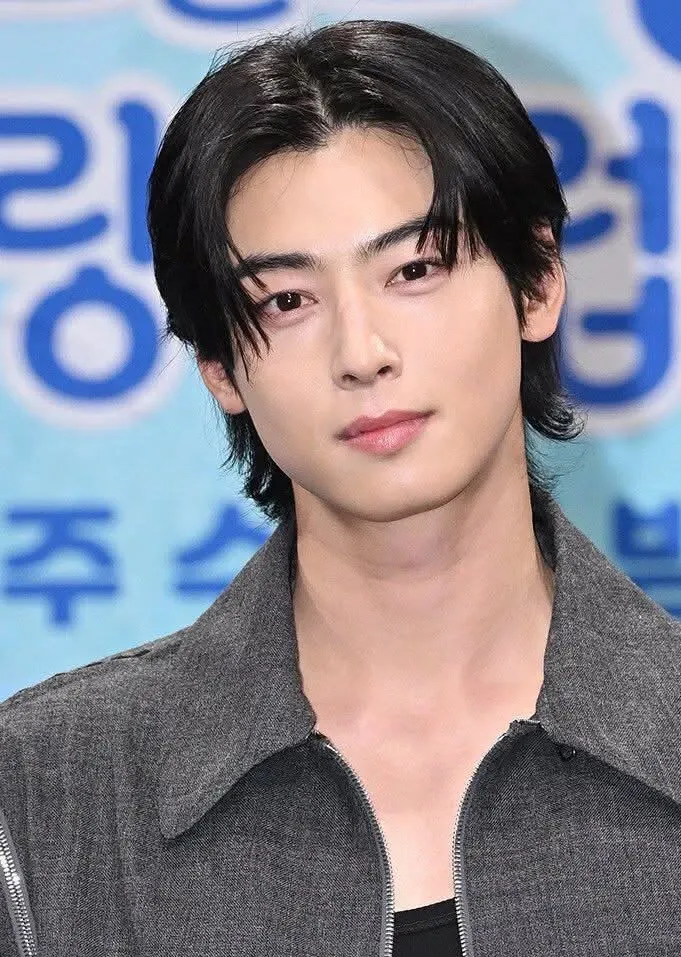 Recent activity shot of Eunwoo (ASTRO)