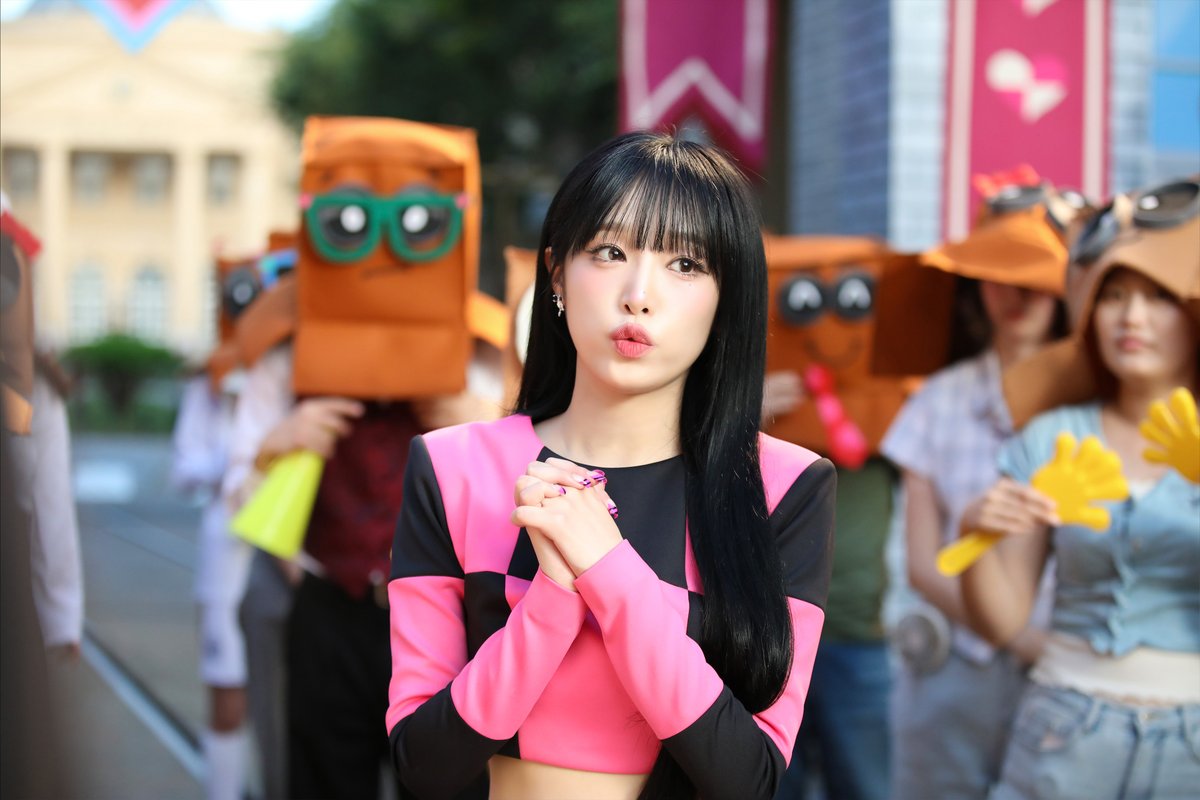 Latest photo of Choi Yena