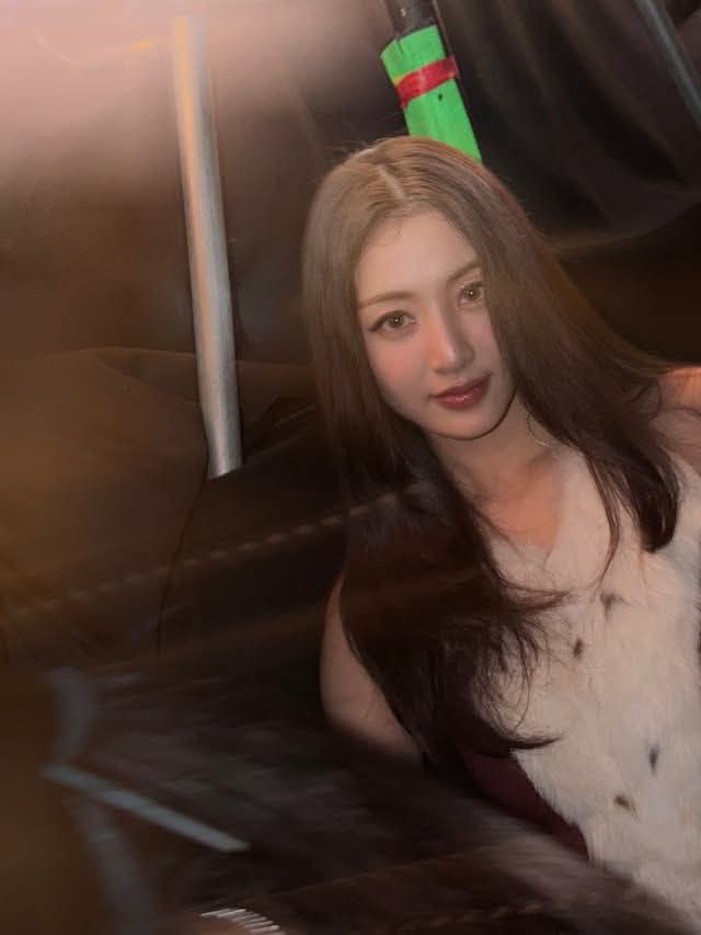 Recent activity shot of Jihyo (TWICE)