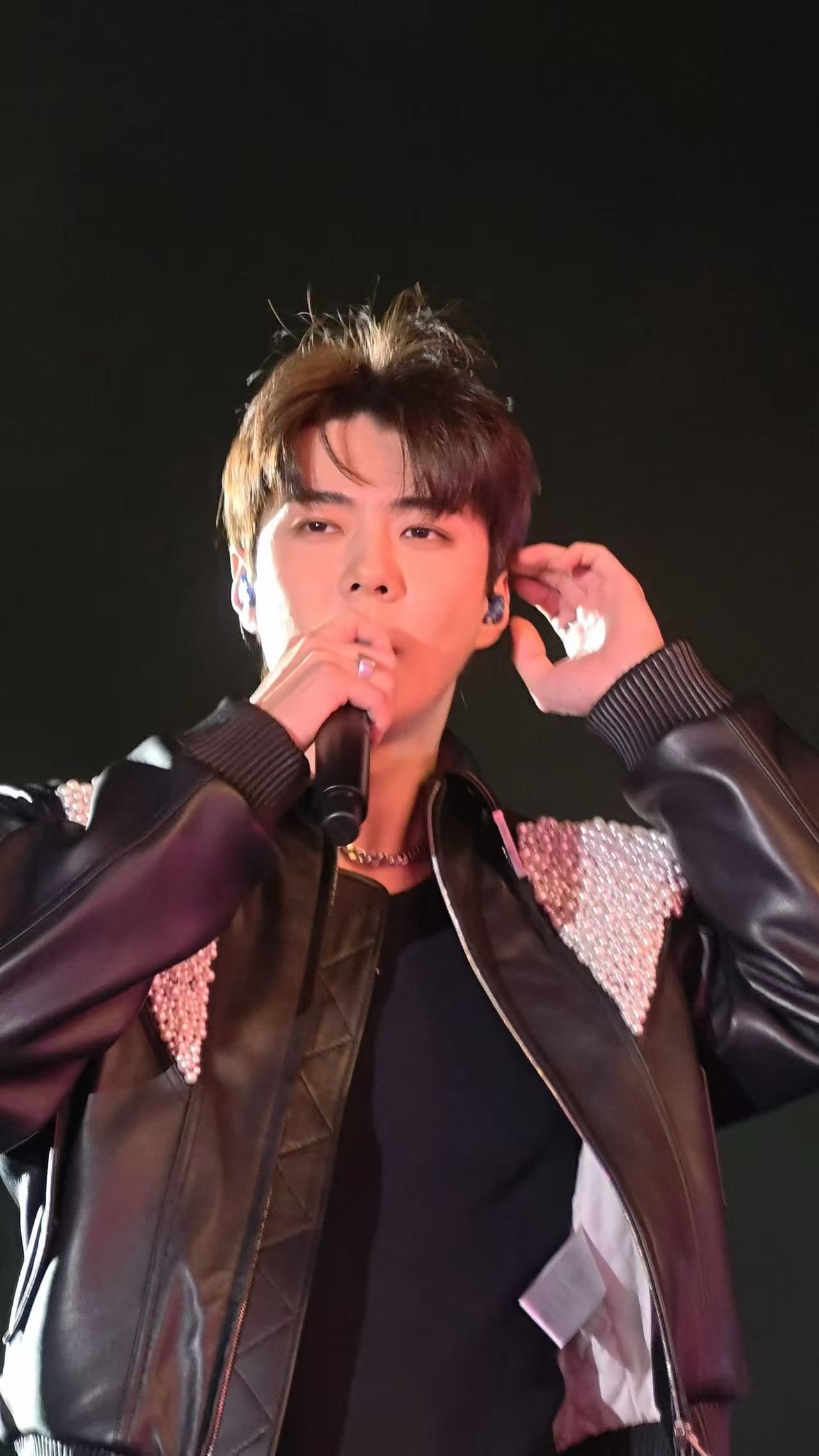 Fandom-recommended wallpaper image of EXO