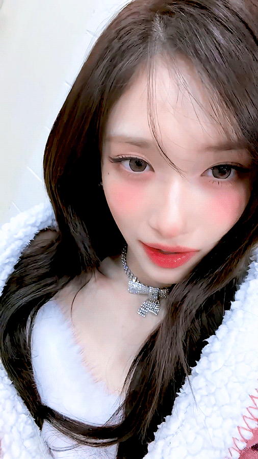 Recent activity shot of Leeseo (IVE)