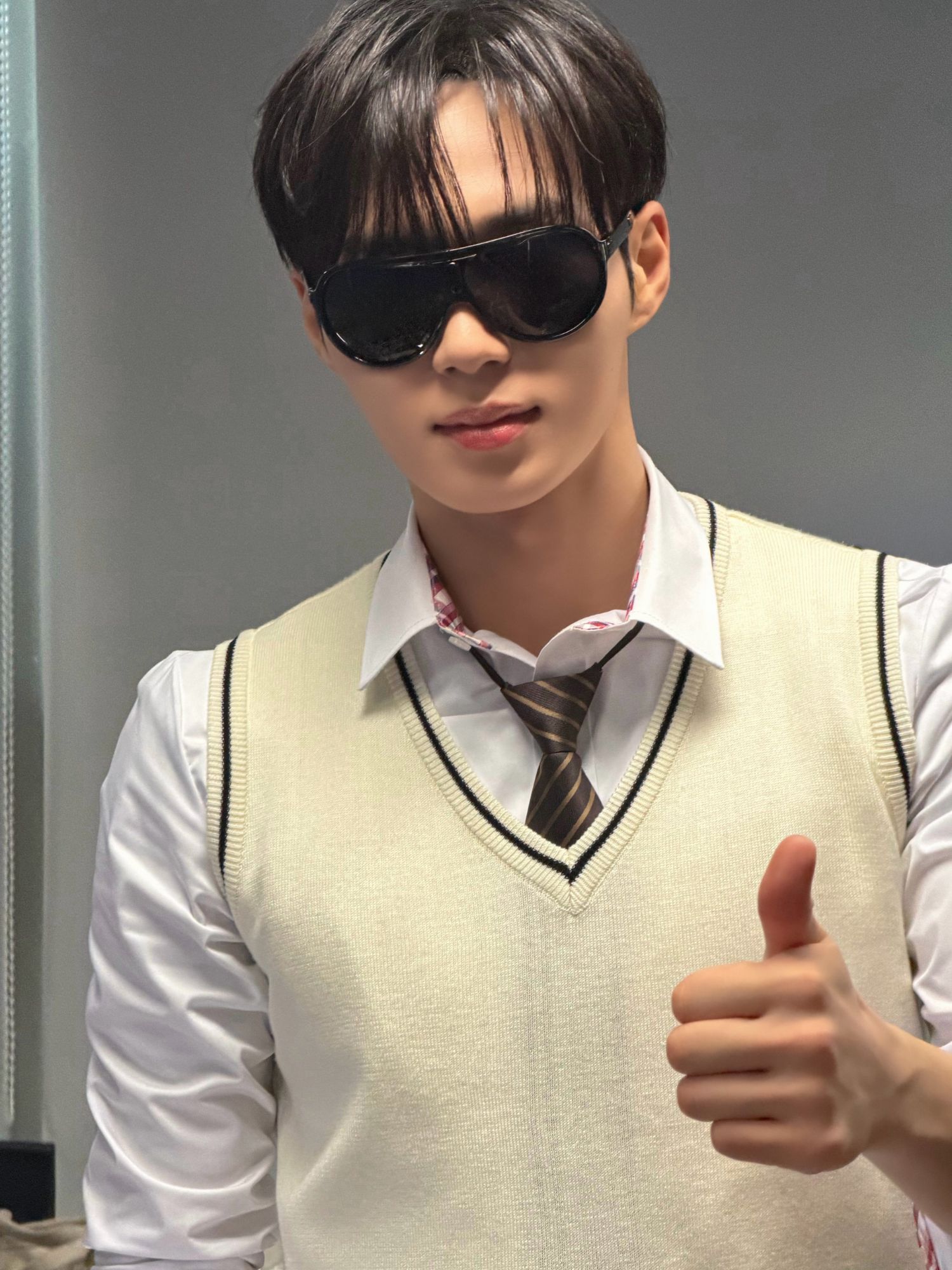 Behind-the-scenes cut of Kim Junseo (ALPHA DRIVE ONE)