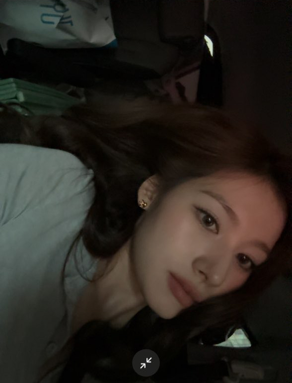 Foto aktivitas terbaru Sana (TWICE)