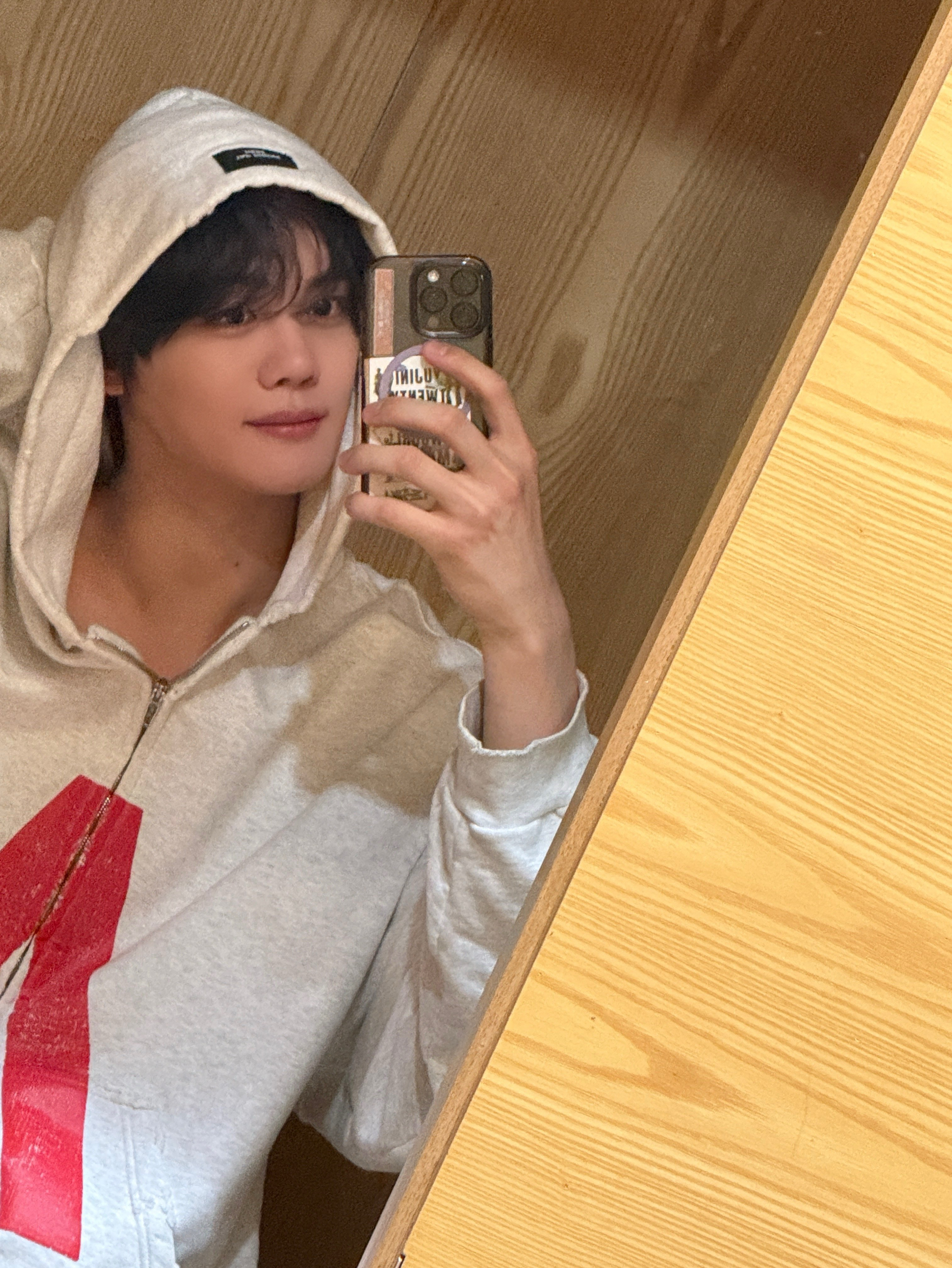 Behind-the-scenes cut of Kim Gyuvin (ZEROBASEONE)