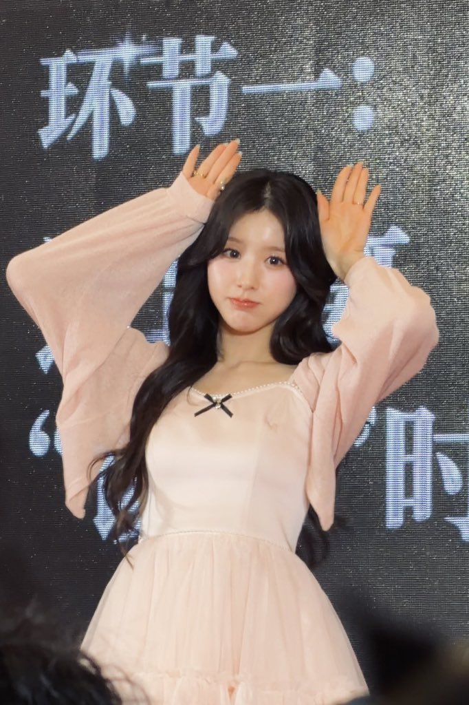 Behind-the-scenes cut of HeeJin (ARTMS)