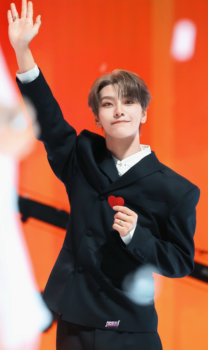 Today's most popular wallpaper in the He Xinlong (ALPHA DRIVE ONE) community