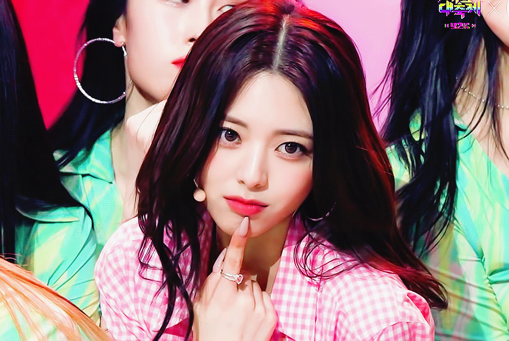 유나 (ITZY) 최근 활동샷