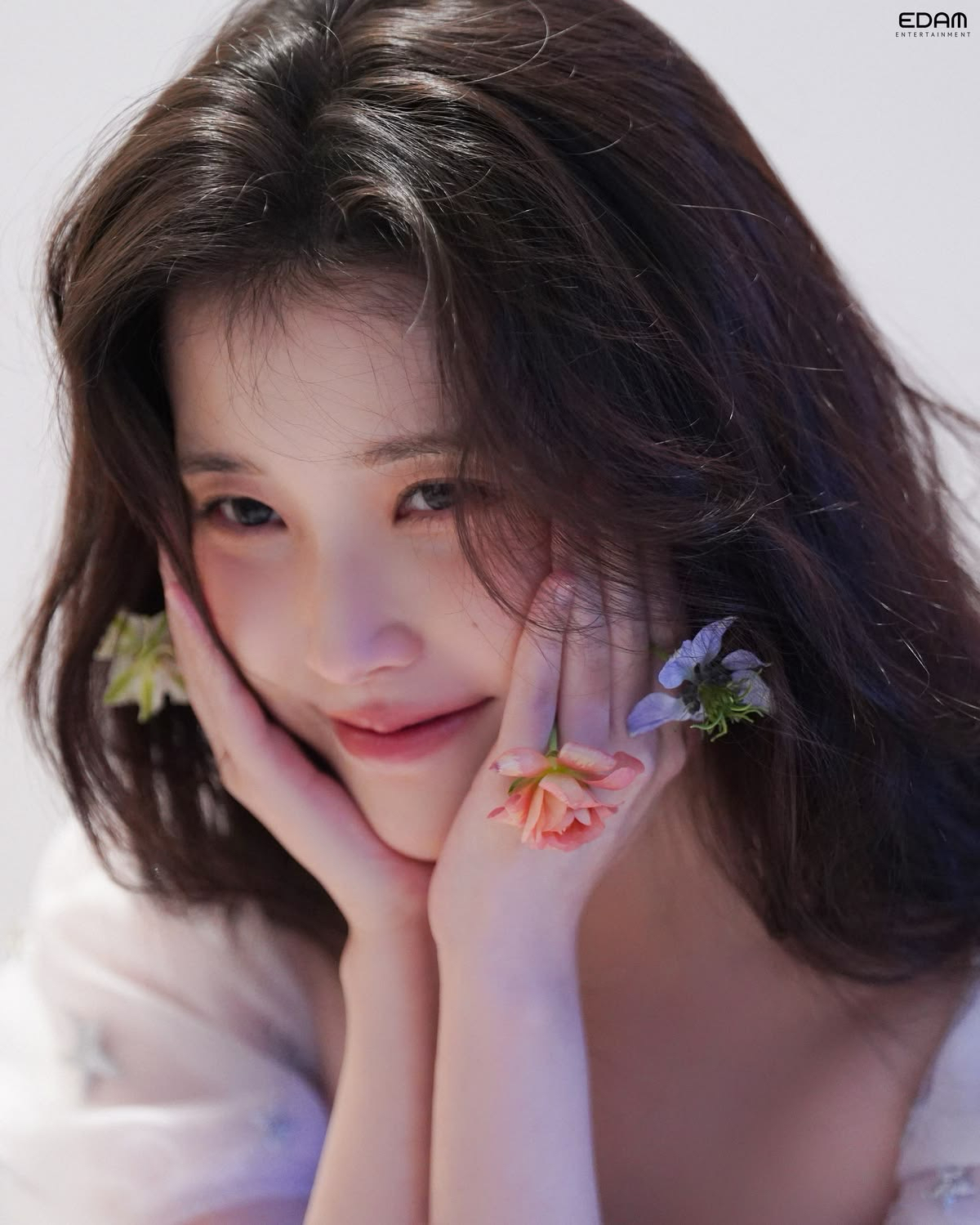 아이유 최근 활동샷