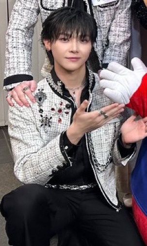 A moment captured by Nicholas (&TEAM)'s fan