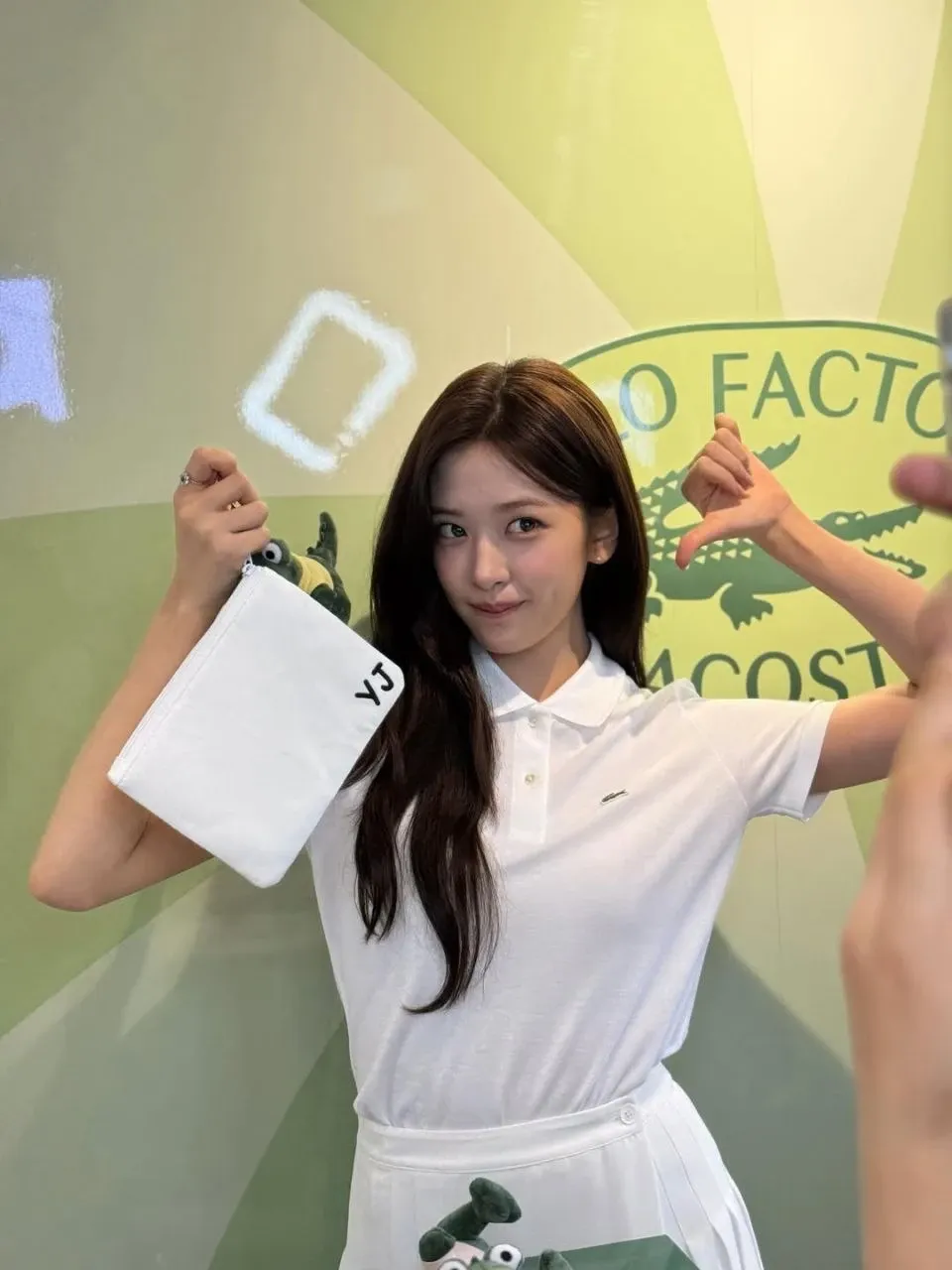 Recent activity shot of An Yujin (IVE)