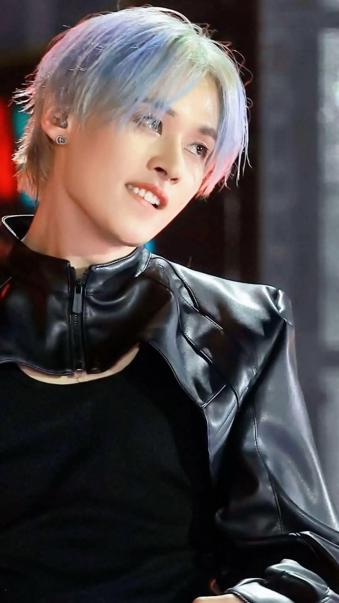 Fandom-recommended wallpaper image of Lee Know (Stray Kids)
