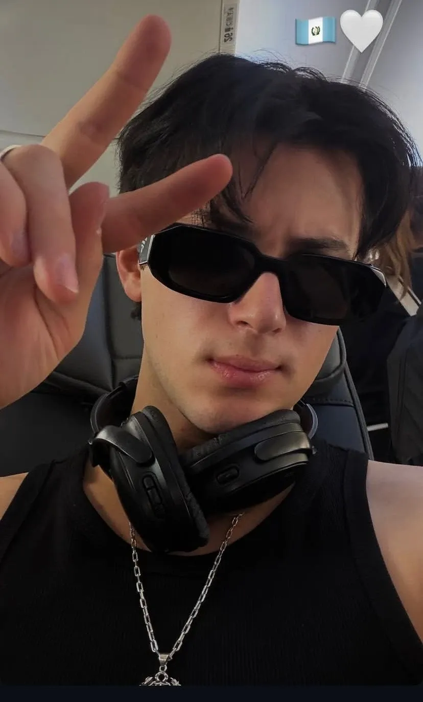 Fan-made special wallpaper for Alejandro (SANTOS BRAVOS)