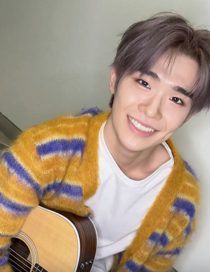 A moment captured by Kim Taerae (ZEROBASEONE)'s fan